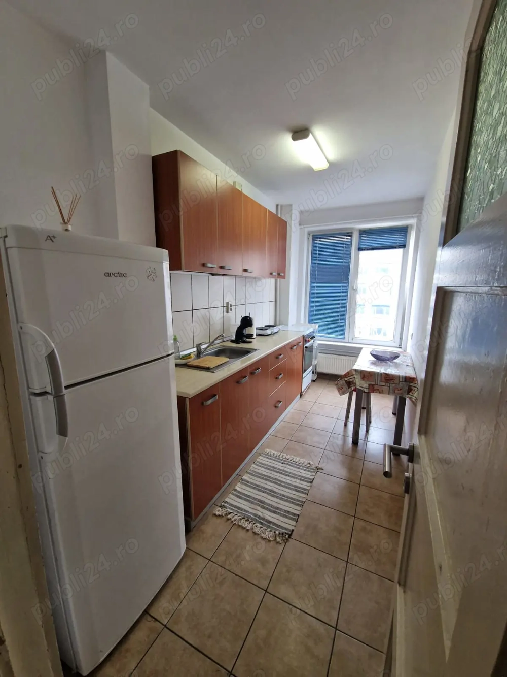 Romana, metrou, apart 2 camere 60 mp