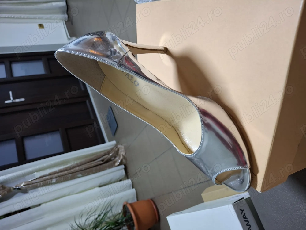 Pantofi dama piele lacuita.