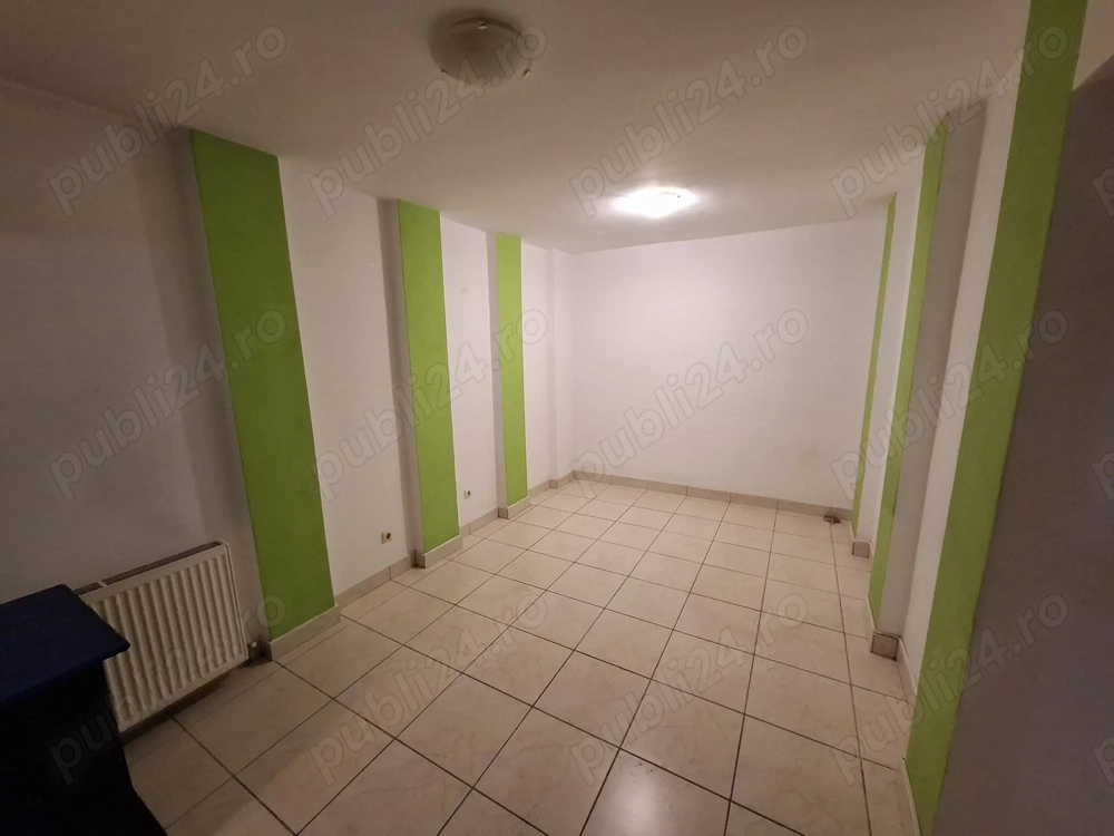 Zona str. Scolii   de vanzare spatiu comercial situat la parterul unui bloc Zona str. Scolii   de vanzare spatiu comercial situat la parterul unui bloc