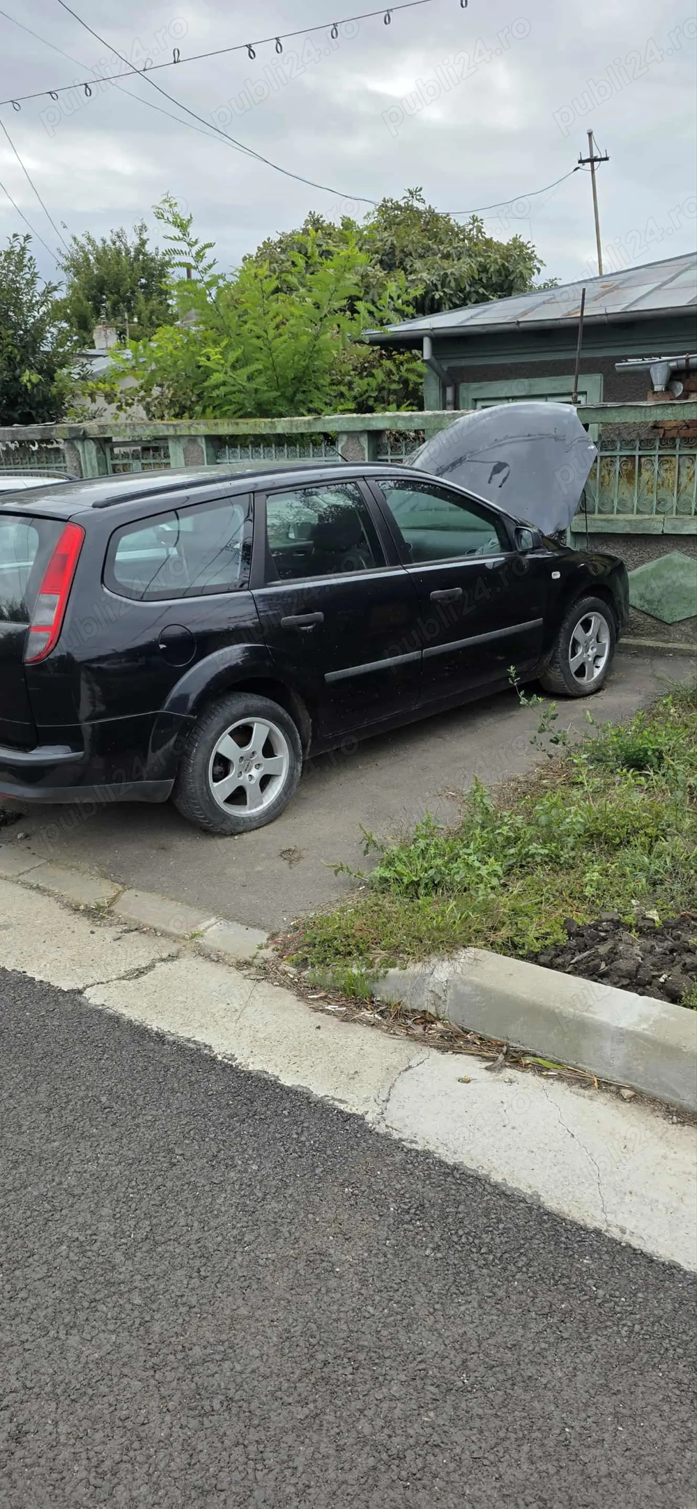 Vând Ford focus 1.6 benzina