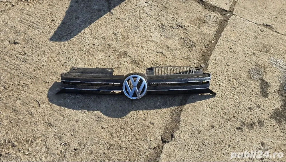 Grila centrala radiator Volkswagen Golf 6 (2008-2013) 5k0853653