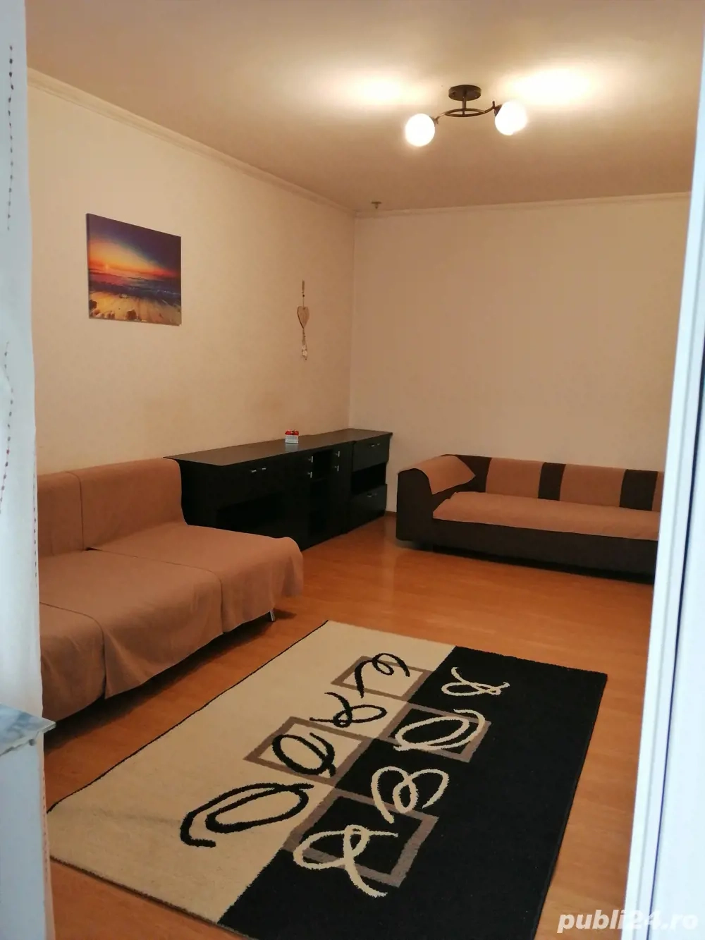 Inchiriez apartament 2 camere decomandat.