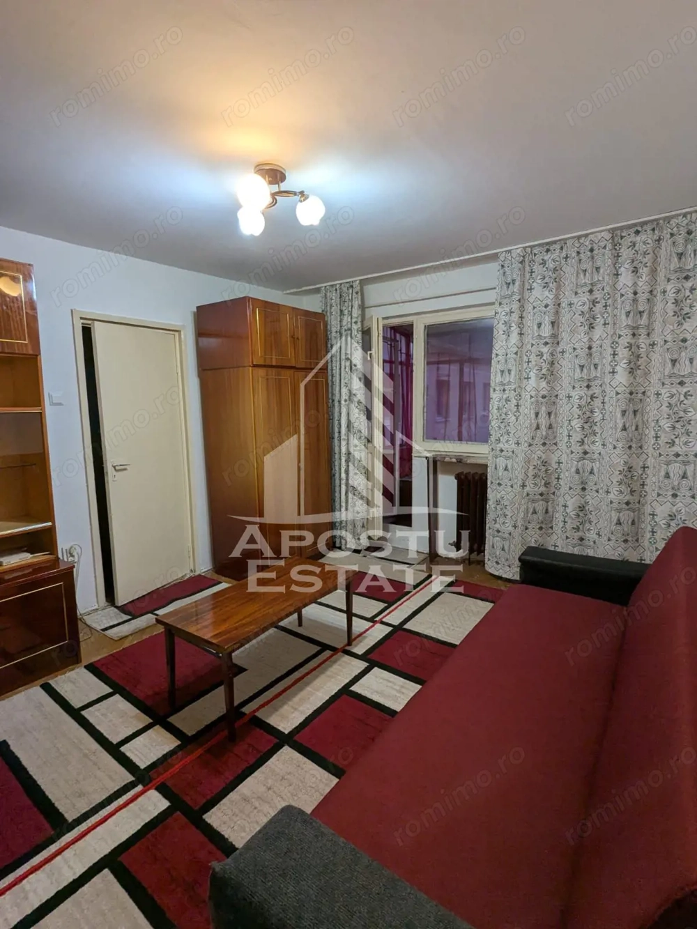 Apartament cu 3 camere, etaj intermediar, zona  Sagului