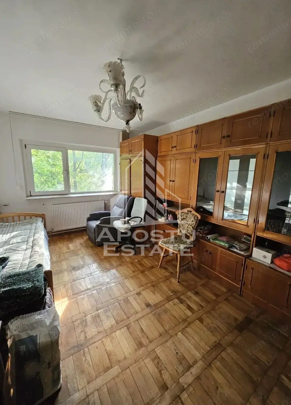 Apartament cu 2 camere, decomandat, etajul 1, centrala proprie,