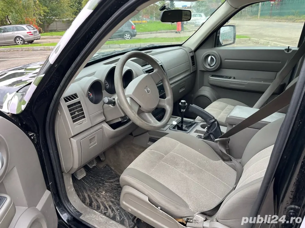 Vând sau schimb    Dodge Nitro 2.8 CRD 4x4   2008   175 CP   Manuală 6+1 preț 2800 euro negociabil