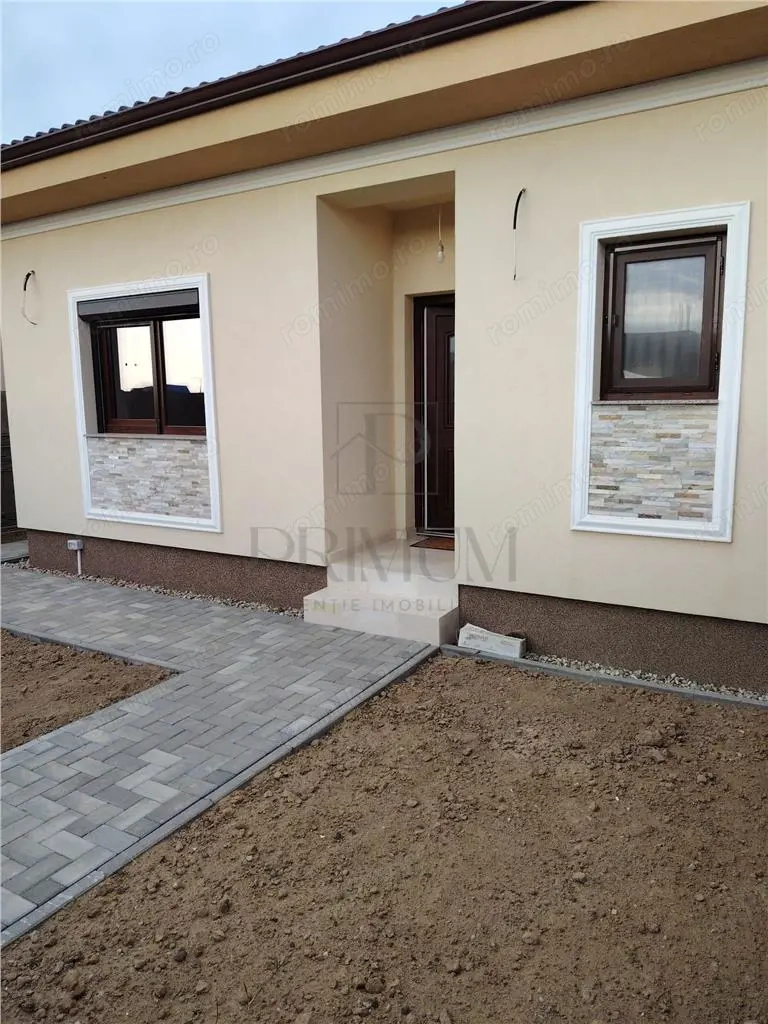 Duplex pe parter - zona usor accesibila - predare la cheie.