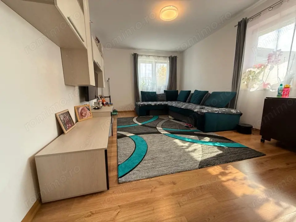 Apartament spatios cu 2 camere, decomandat, 54 mp utili - Giroc