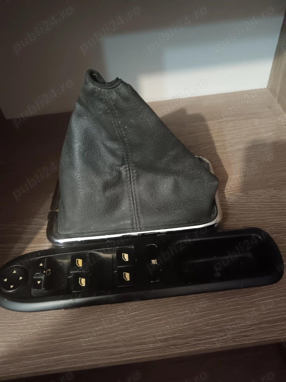 Manșon schimbător viteze Peugeot 407 și comanda butoane ușa sofer