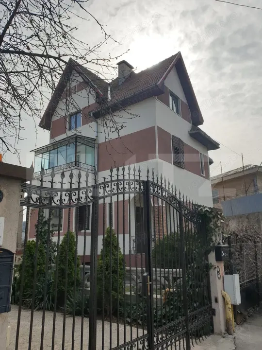 Casa individuala, 310,58 mp, zona Centru