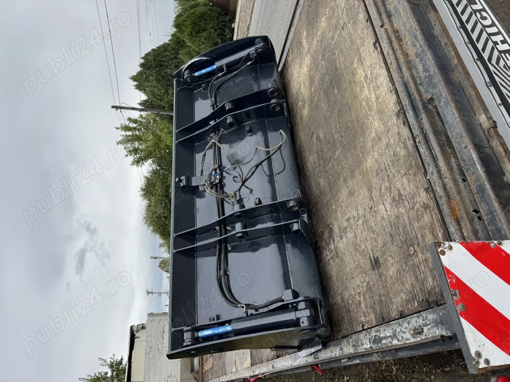 Cupa multifuncțională buldoexcavator