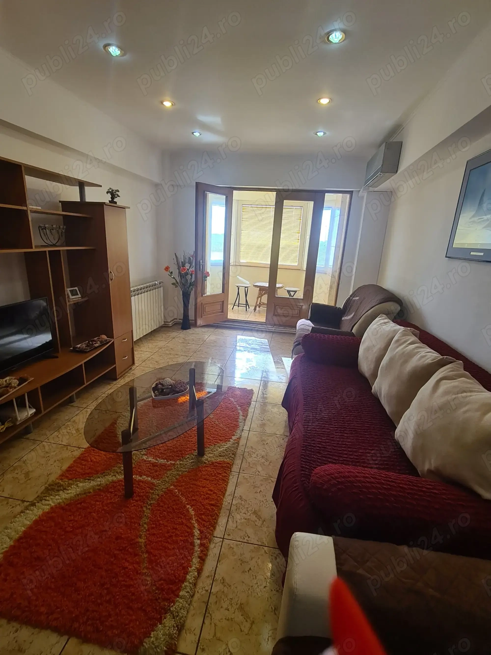 Apartament de 3 camere de închiriat zona Capitol