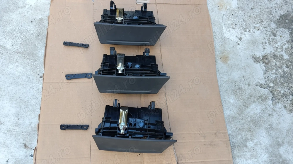 Scrumiera cu bricheta consola fata  FORD FOCUS 2005-2007 mk2