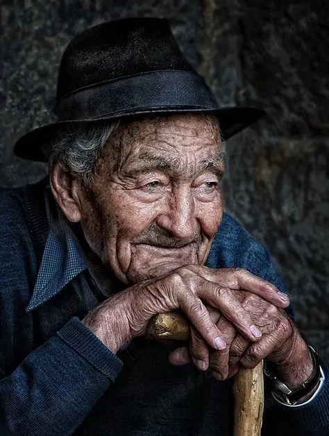 Menaj și îngrijire bătrâni  !