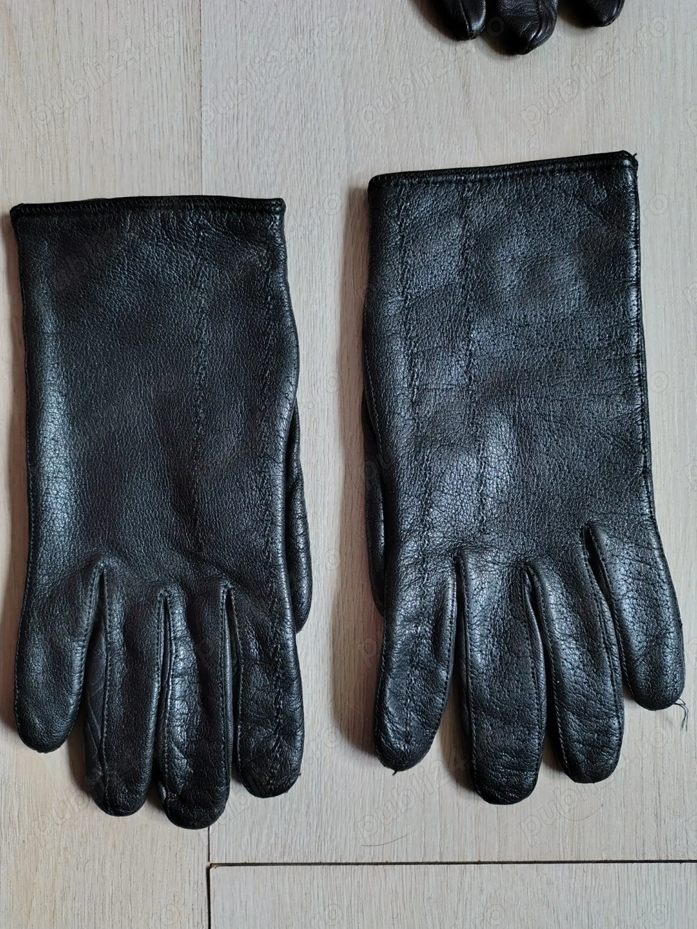 Manusi Soft Leather Gloves, Black Lambskin Leather, Size S-M