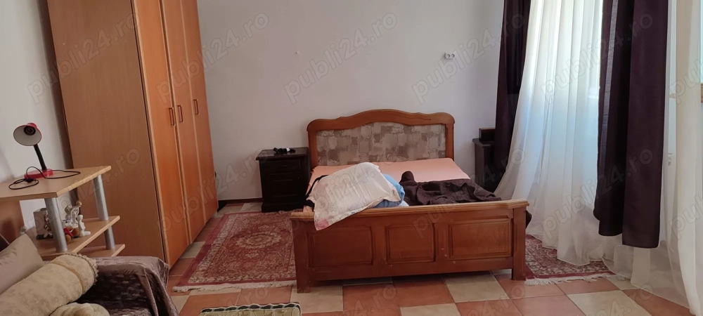 Ofer spre închiriere garsoniera la curte 