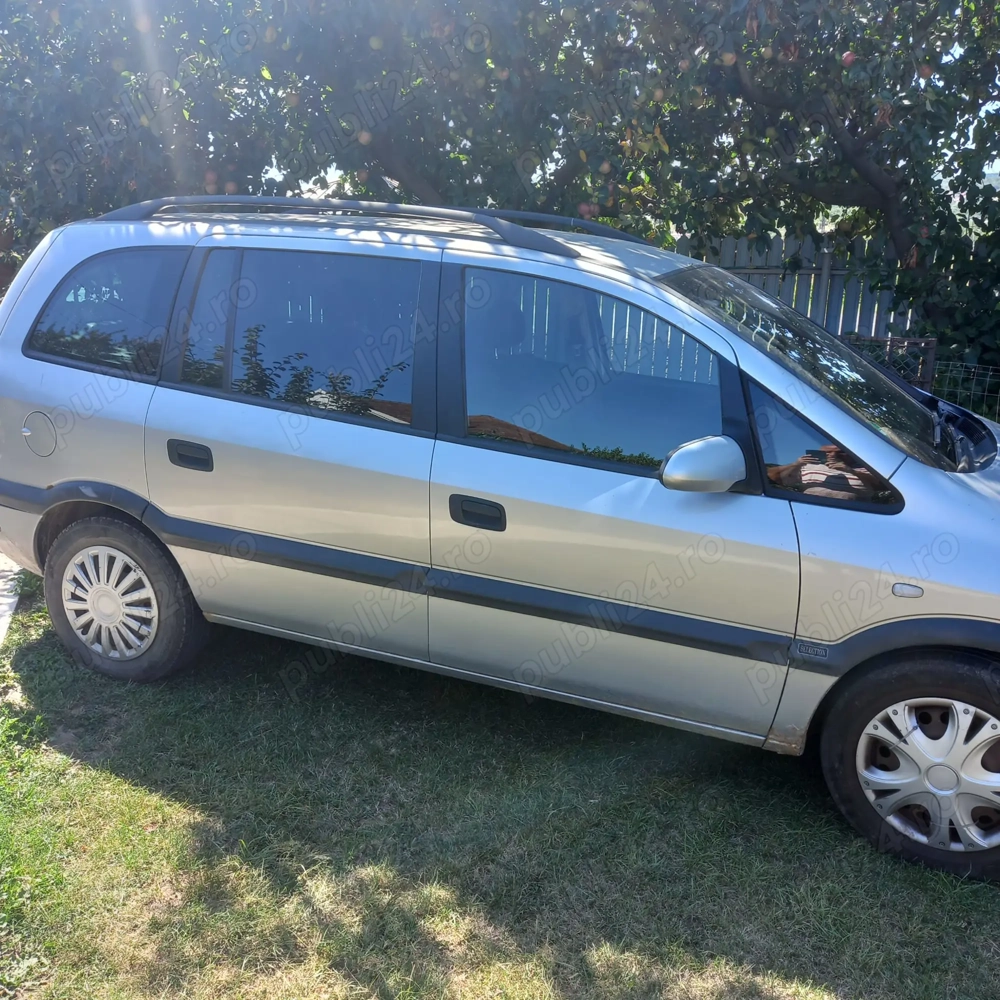 Vând Opel Zafira 