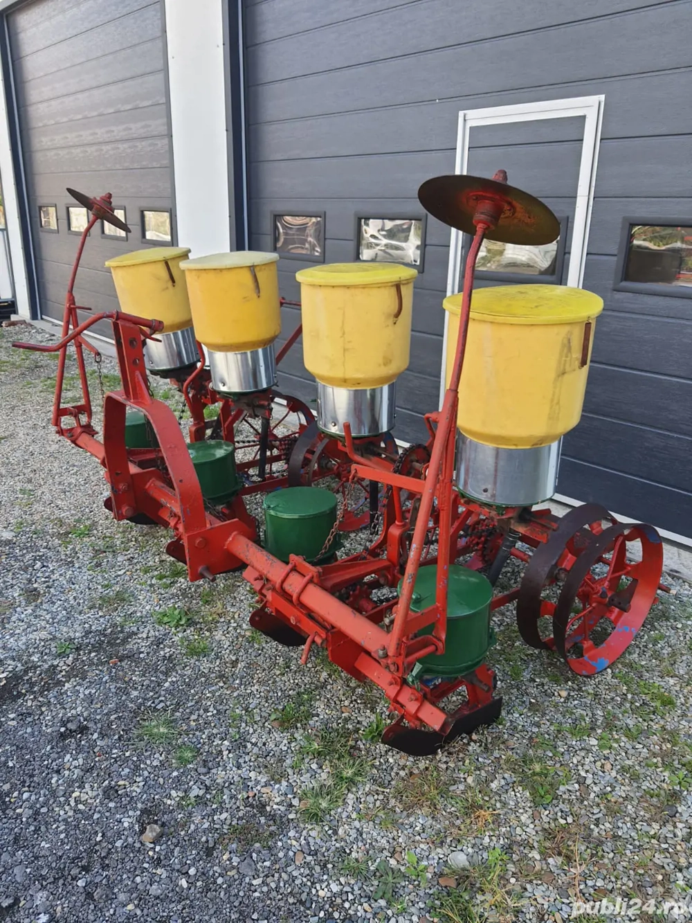 semanatoare de porumb cu 4 randuri mecanica cu fertilizare 