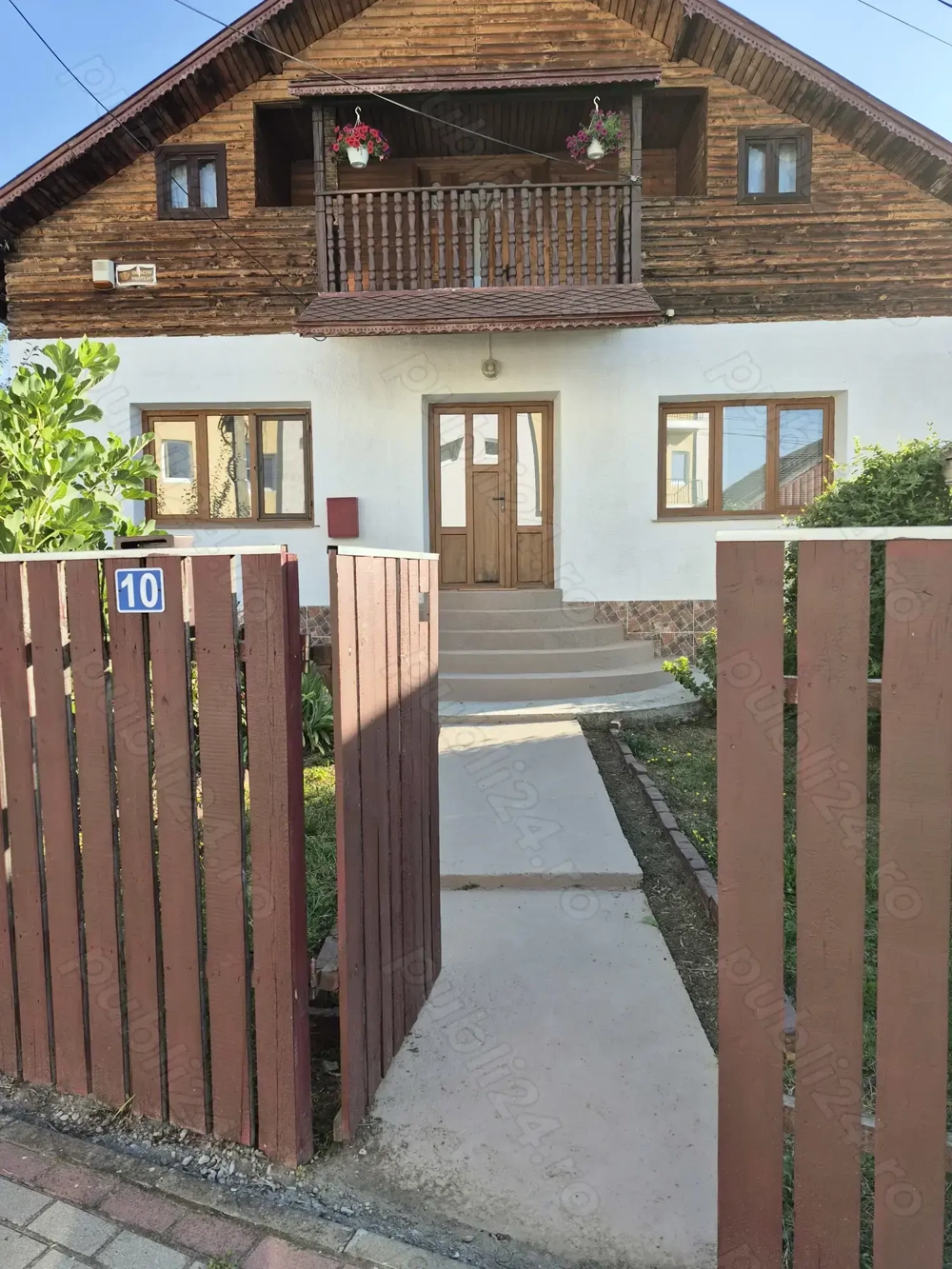 Casă tip vilă de vânzare