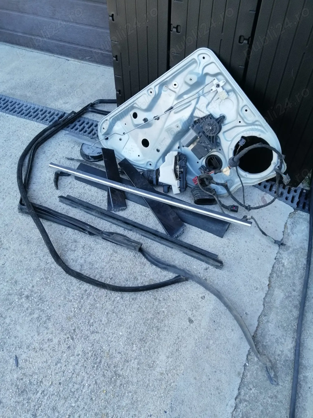 Broasca, macara cu motoras si accesorii usa stanga spate Passat B5.5