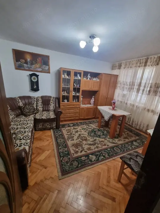 Apartament 2 camere decomandate, 52mp, etaj 1/2, in Filiasi, centru Apartament 2 camere decomandate, 52mp, etaj 1/2, in Filiasi, centru