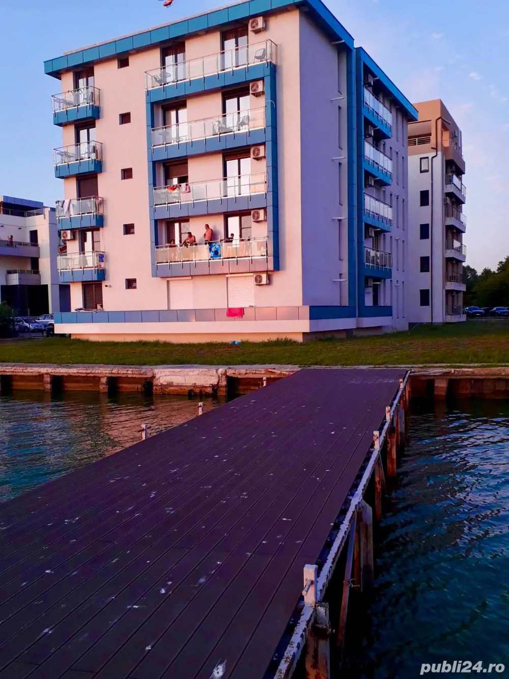 Studio sunset violet