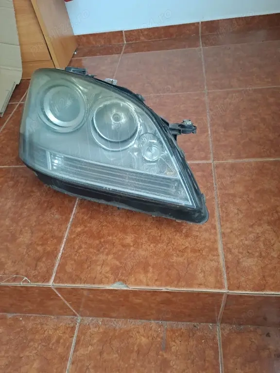 Far dreapta Mercedes ML W164 original Europa