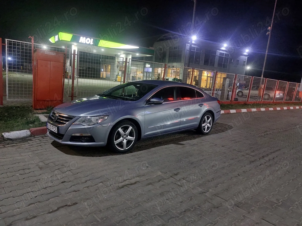 Passat CC ușor avariat