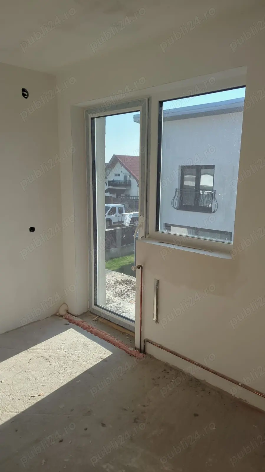 Casa tip duplex - 2 locuinte cuplate - 10 camere - semifinisat