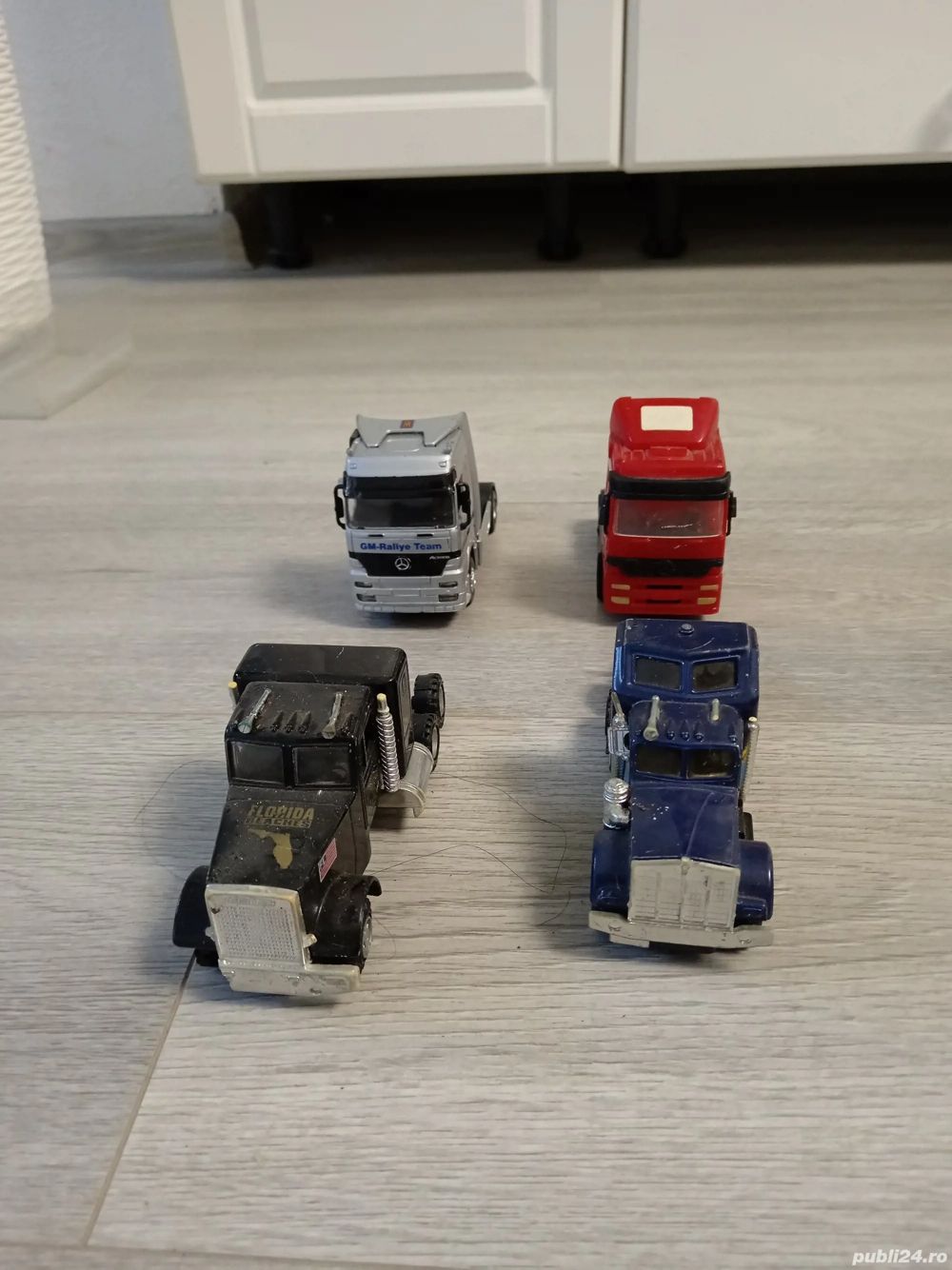 Machete cap tractor metalice și plastic