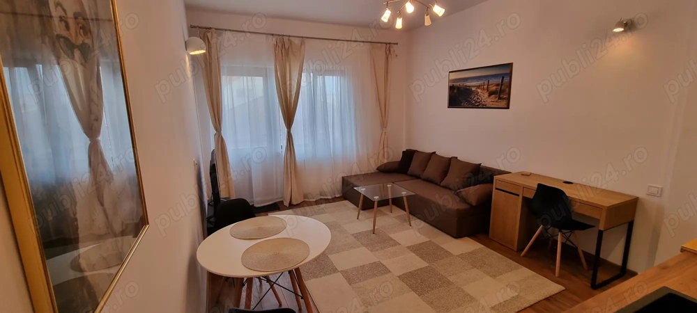 Ap 2 camere, termen lung, in  Peninsula zona Cazino. Renovat integral balcon, baie cu cada