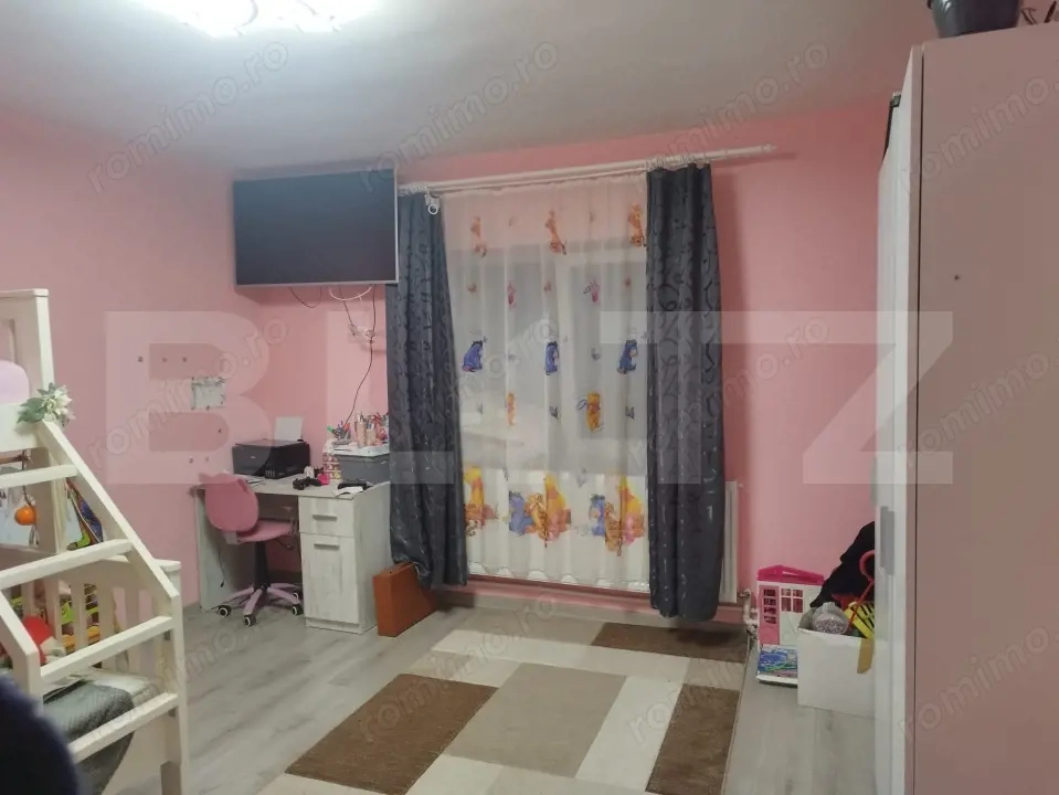 Casa cu 2 camere,baie, bucatarie,anexe.pivniță teren 1000 mp