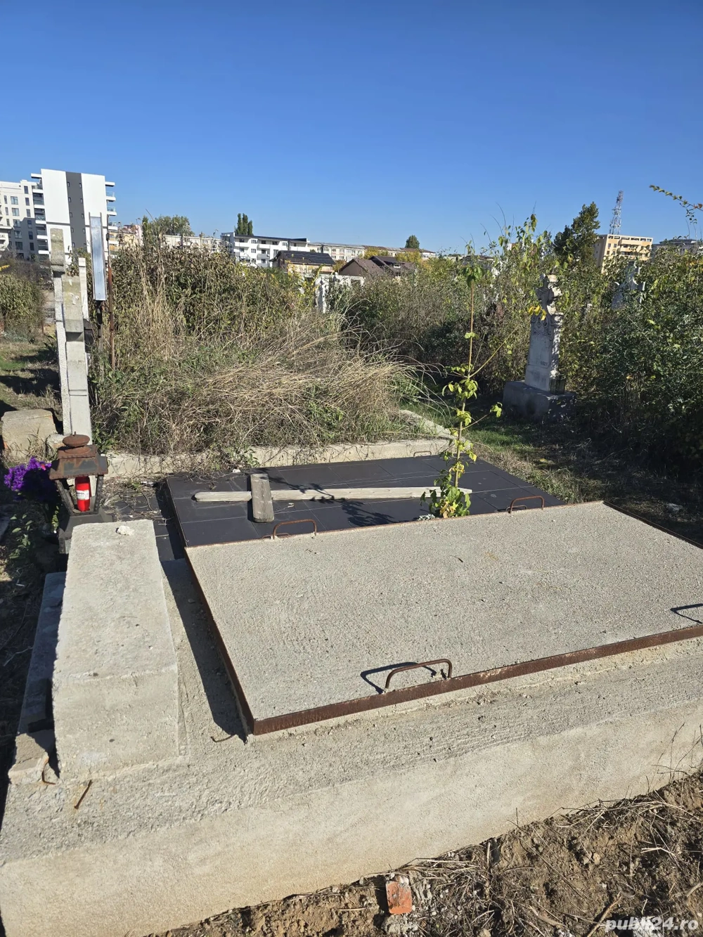 Vând loc de veci cu 2 locuri suprapuse neutilizat până în prezent.
