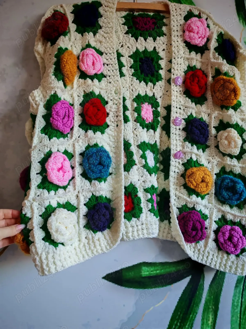 Vesta cu flori colorata 