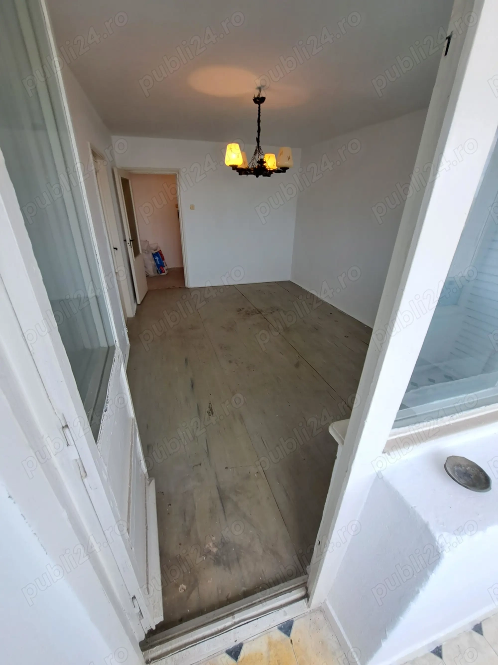  2 camere, pentru LOCUIT sau INVESTITIE, piata, parc, metrou Drumul Taberei, aleea Pravat nr 2