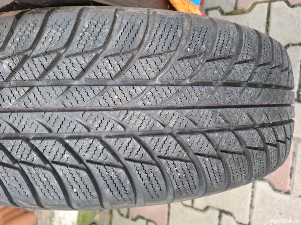 Vand jante tabla cu cauciucuri de iarnă 215/65/17 dot2024 menționez senzori de presiune Vand jante tabla cu cauciucuri de iarnă 215/65/17 dot2024 menționez senzori de presiune