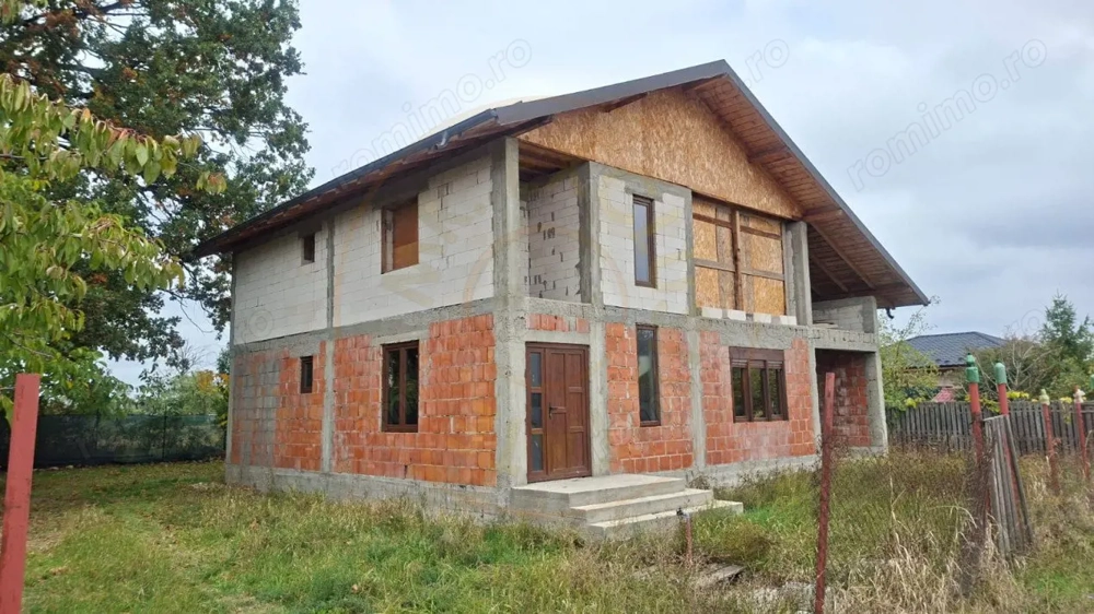 Casă Suseni-Cersani construcție solidă, teren 578 mp, zona superba