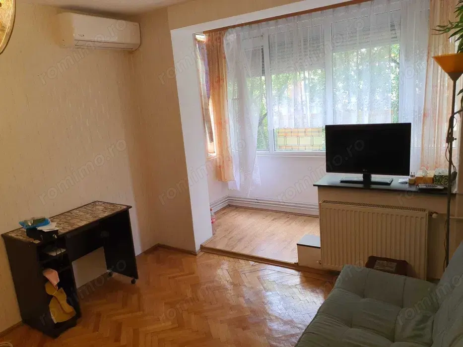 3 cam CENTRALA PROPRIE etaj 2 zona Tipografilor Fac de Medicina