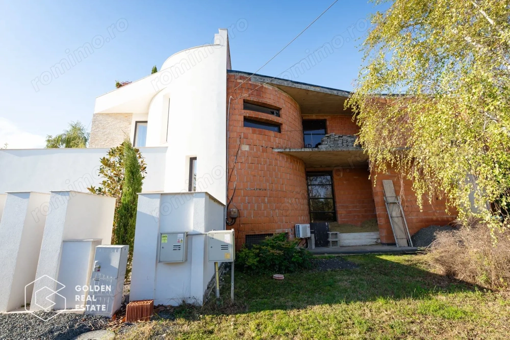 1/2 Duplex avangardist, la rosu, in Mosnita Noua