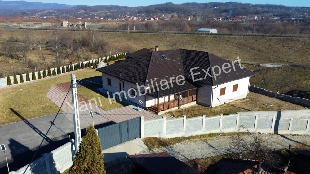 Casă de vânzare în comuna Albeștii de Argeș, sat Dobroțu, județ Argeș. 