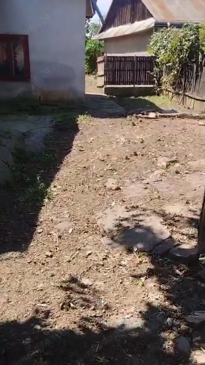 casa batraneasca cu 425mp teren de vanzare in zona buna
