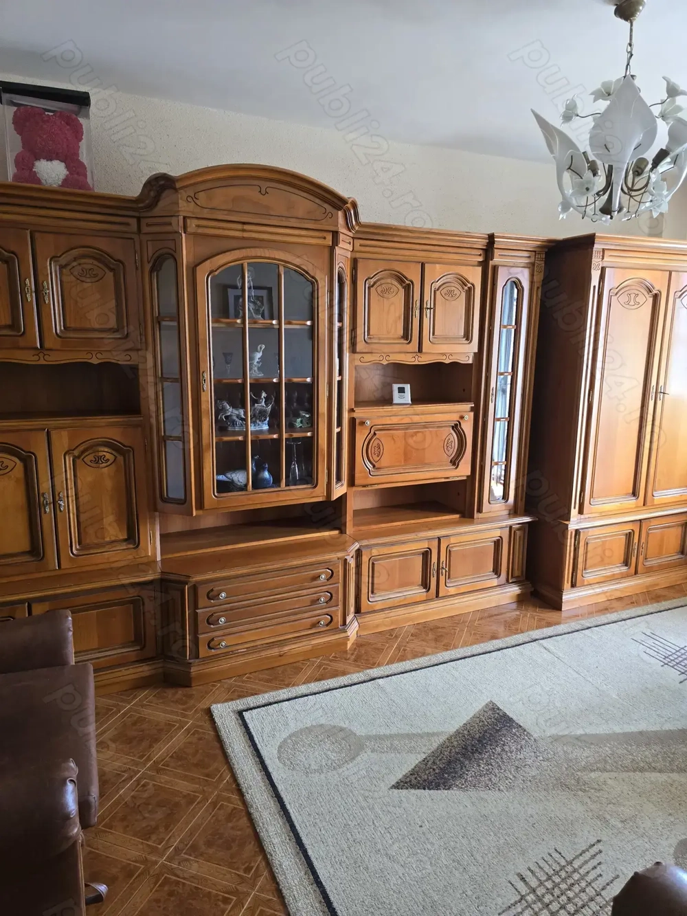 Închiriez apartament cu 2 camere  Închiriez apartament cu 2 camere