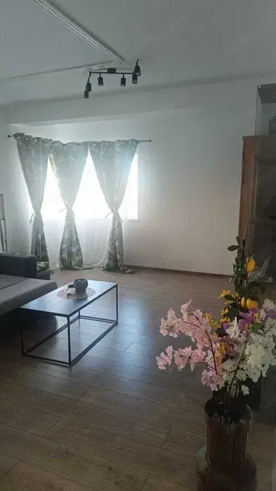 Apartament cu 1 camera decomandat et 2 la cateva minute de hotel IQ