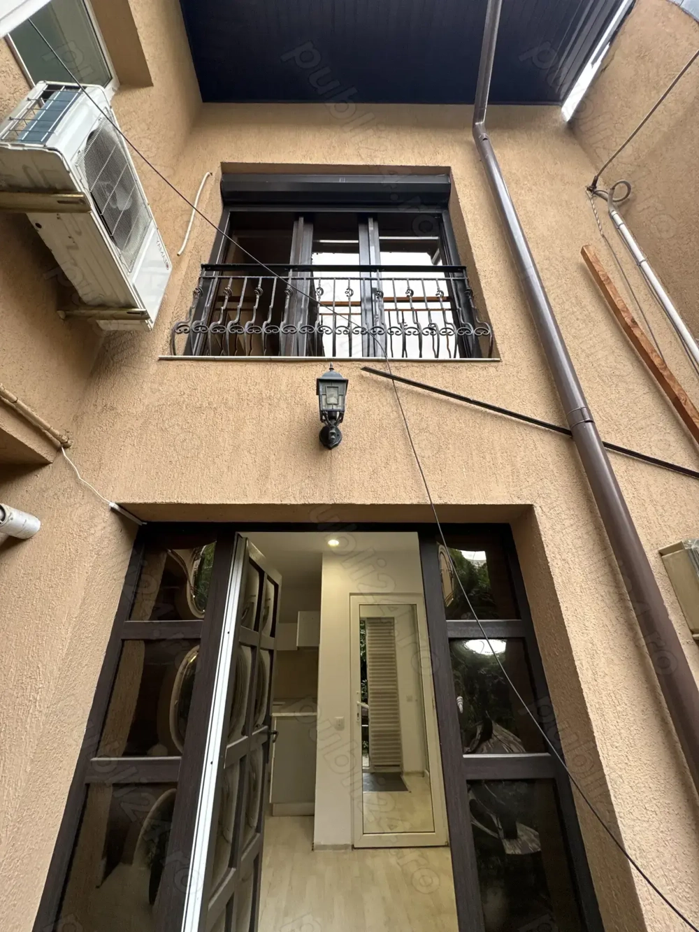 Casa ideala pentru sediu firma sau 2 familii