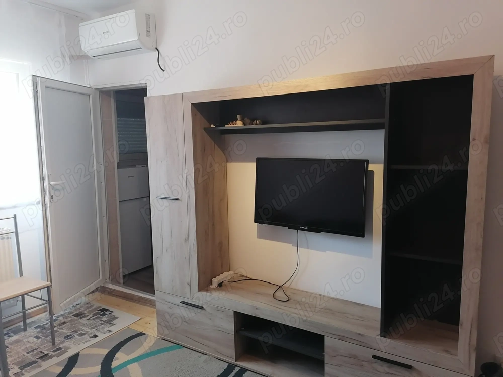 Închiriez garsoniera 