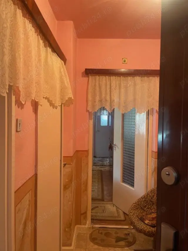 Vand apartament , 2 camere , semidecomandat , etaj 4 ,  str. Castanilor nr.5 C, Micro 1 Vand apartament , 2 camere , semidecomandat , etaj 4 ,  str. Castanilor nr.5 C, Micro 1