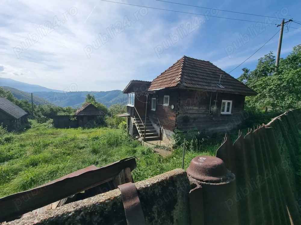 Casă de locuit si teren Casă de locuit si teren