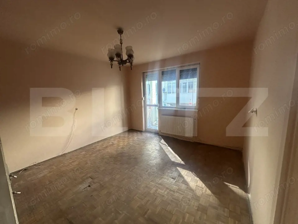 Apartament cu 3 camere, 60 mp, zona Centrala 