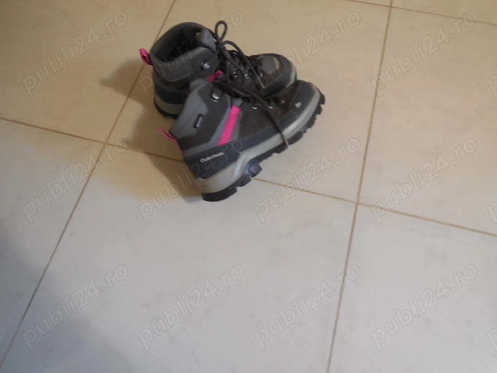Ghete Decathlon pentru baieti marimea 33 - 34 