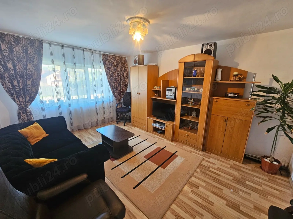 Apartament cu 4 camere de închiriat în Curtea de Argeș. Apartament cu 4 camere de închiriat în Curtea de Argeș.