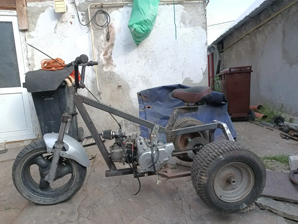 Vând triciclu cu motor ATV 107 cc Vând triciclu cu motor ATV 107 cc
